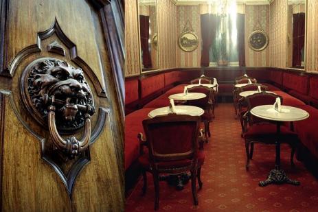 A Turin, les cafés sont des lieux prisés par les touristes : on s'y arrête le temps d'une visite, on s'y installe pour déguster de fameux chocolats.  | DR